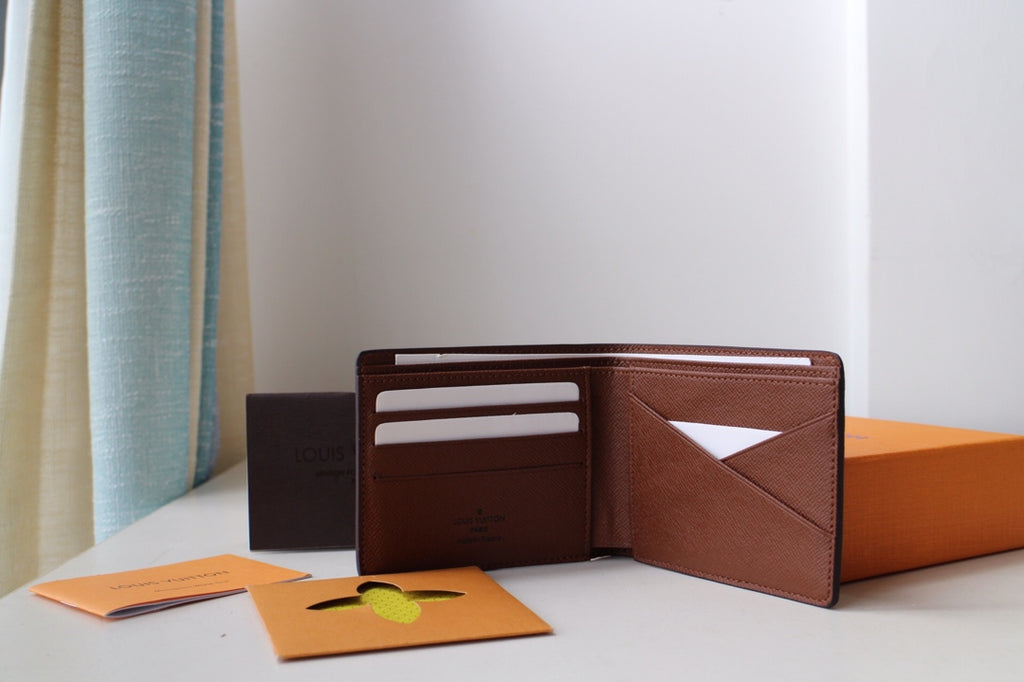 Louis Vuitton small bag wallet, brown leather with card slots and zipper