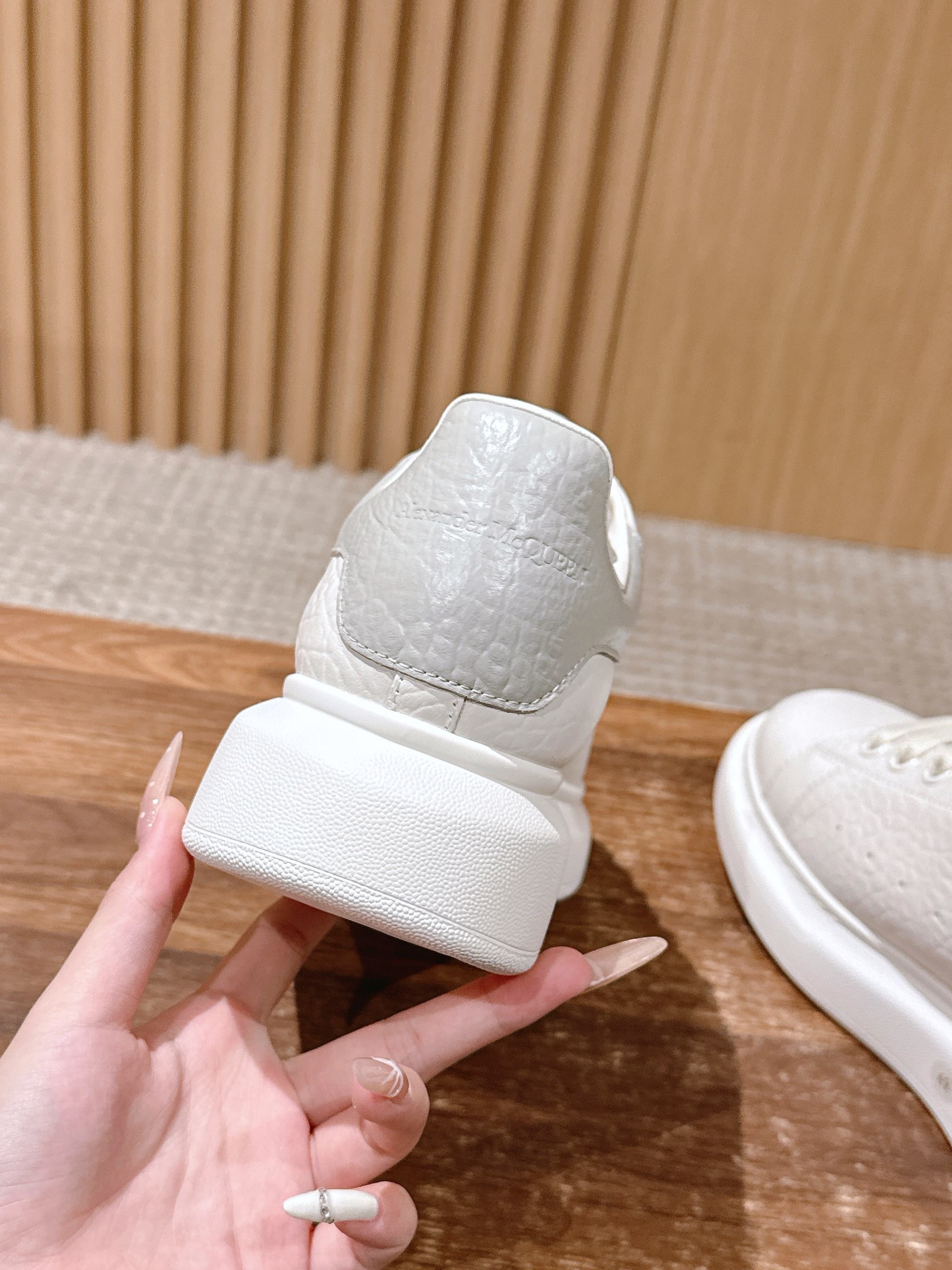 Alexander McQueen leather sneakers, white, close-up of heel tab and back sole