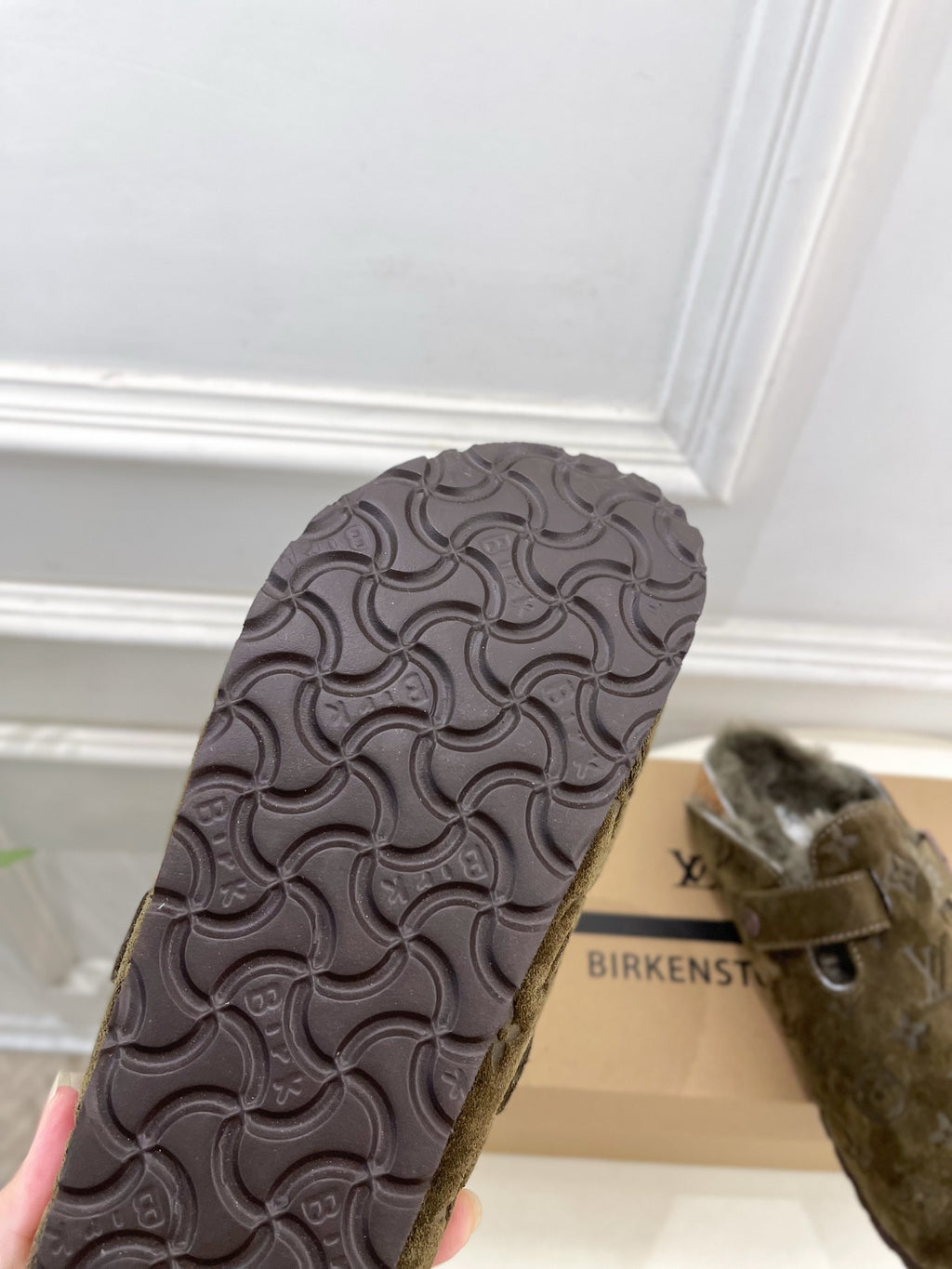 Patterned rubber outsole for Louis Vuitton sandals