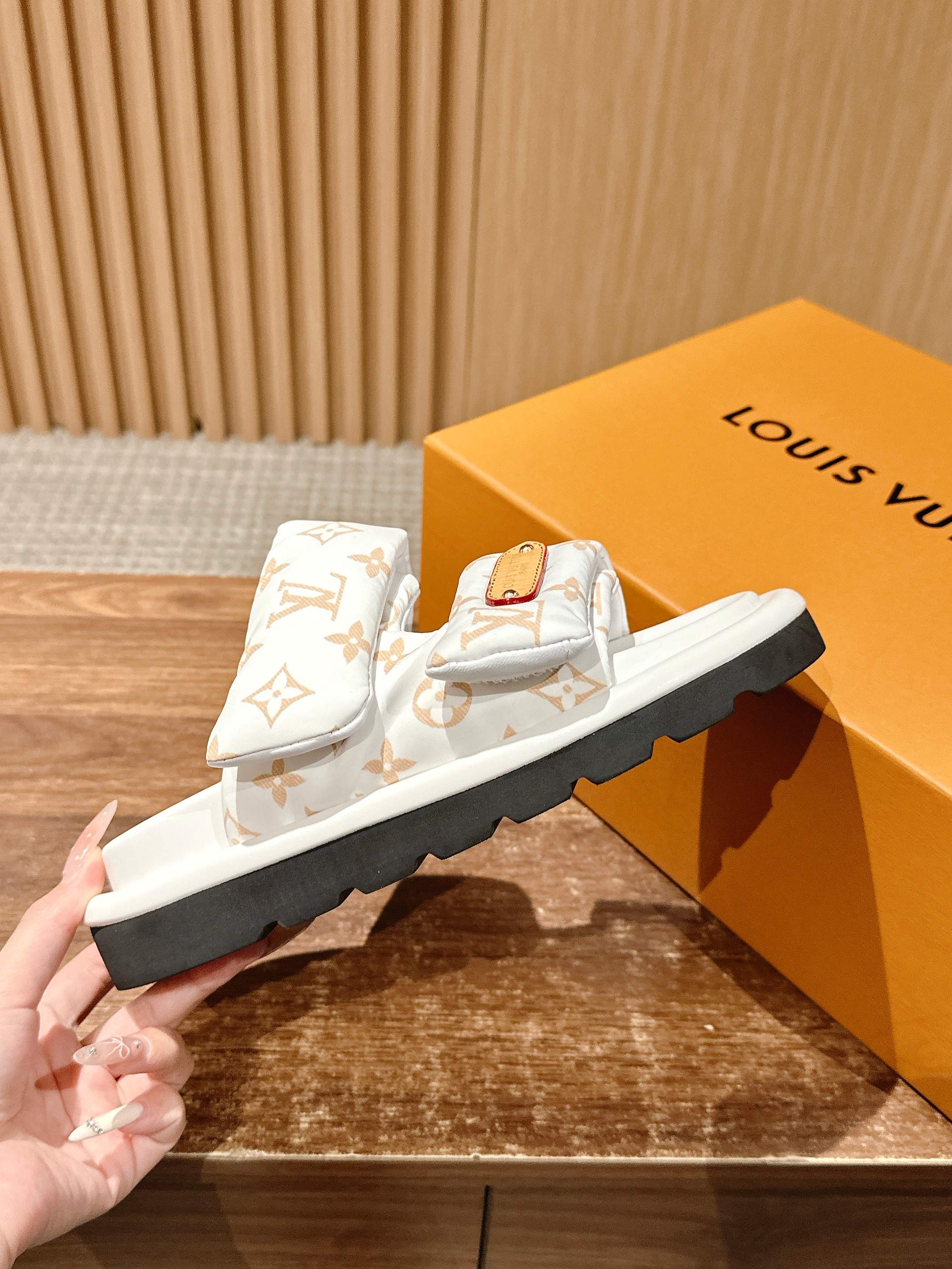 Luxury Shoes Louis Vuitton Sandals