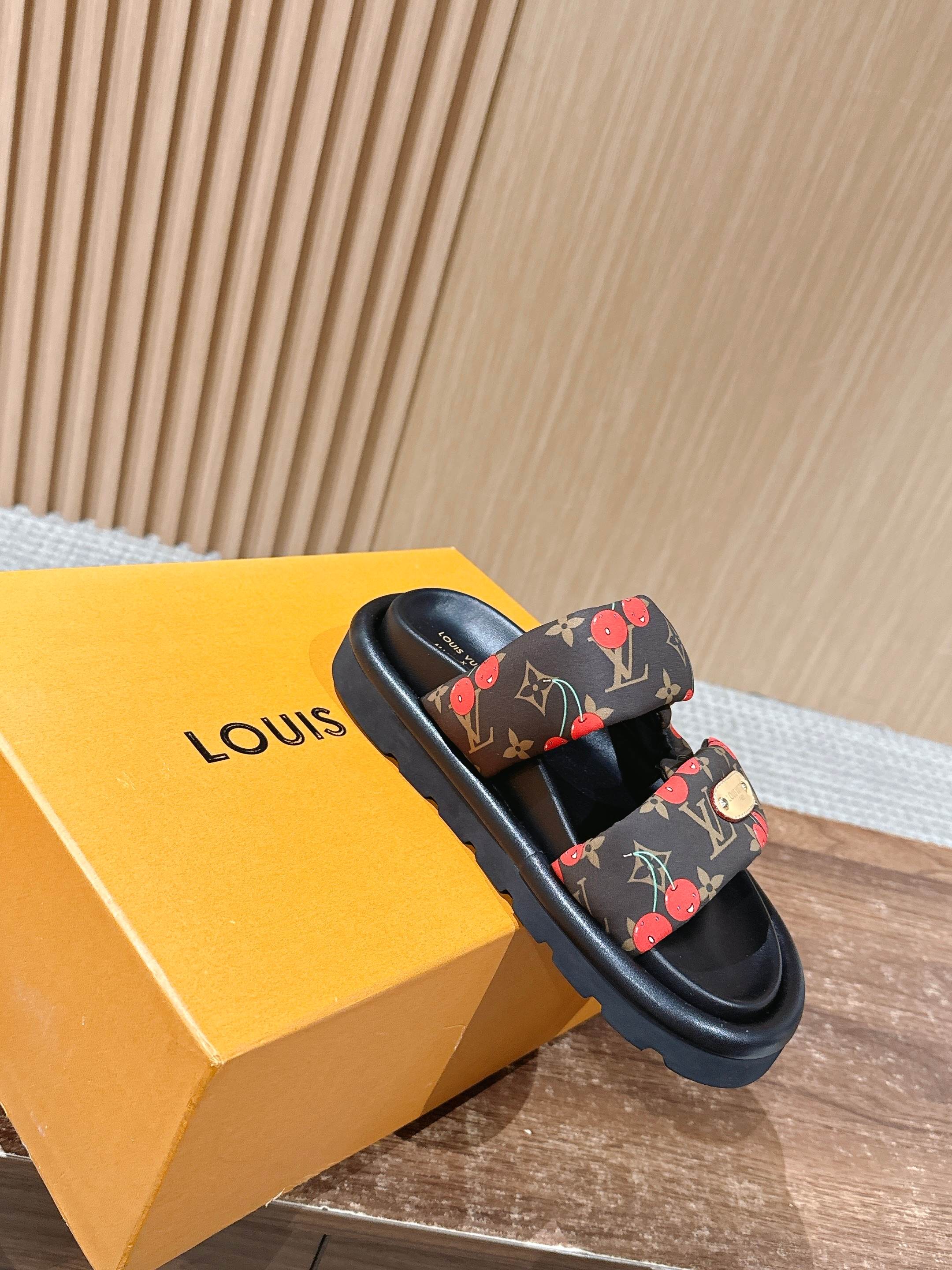 Luxury Shoes Louis Vuitton Sandals