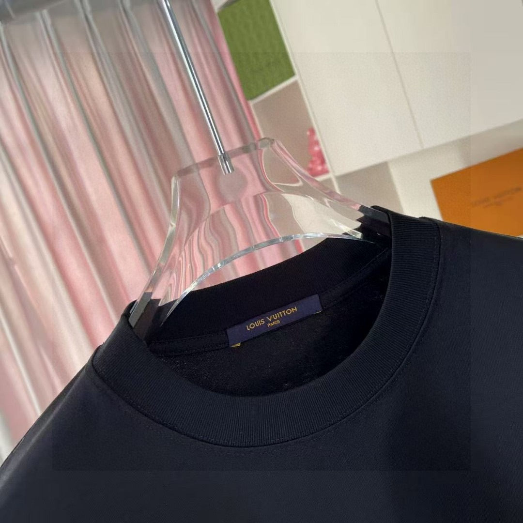Black T-shirt crew neck with inner brand label