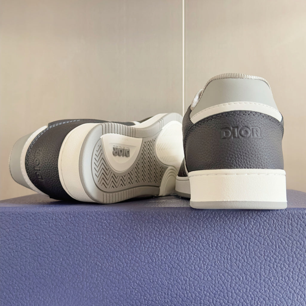 Back view of low-top Dior sneakers, dark blue heel with white logo and sole