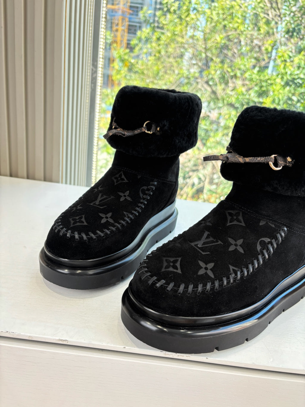 Louis Vuitton unisex black lace-up boots with fur collar and monogram pattern