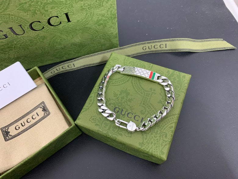 Silver chain bracelet with white leather tag and Gucci logo, with lobster clasp