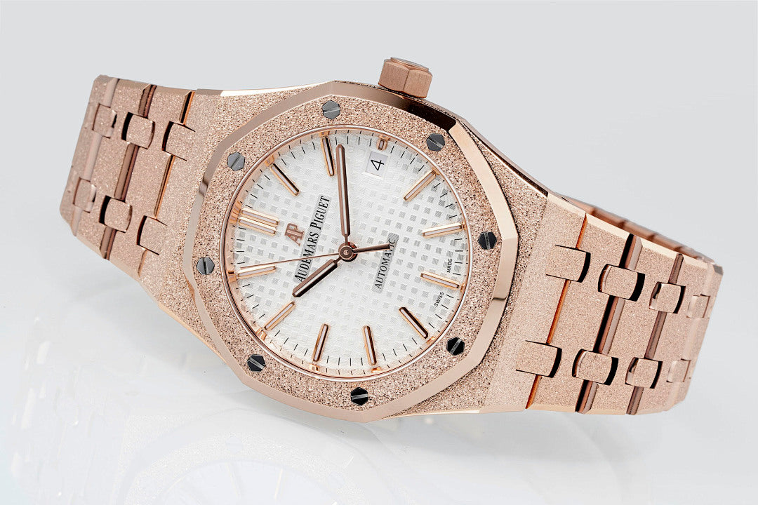 Rose gold-toned wristwatch with white patterned dial and metal link bracelet