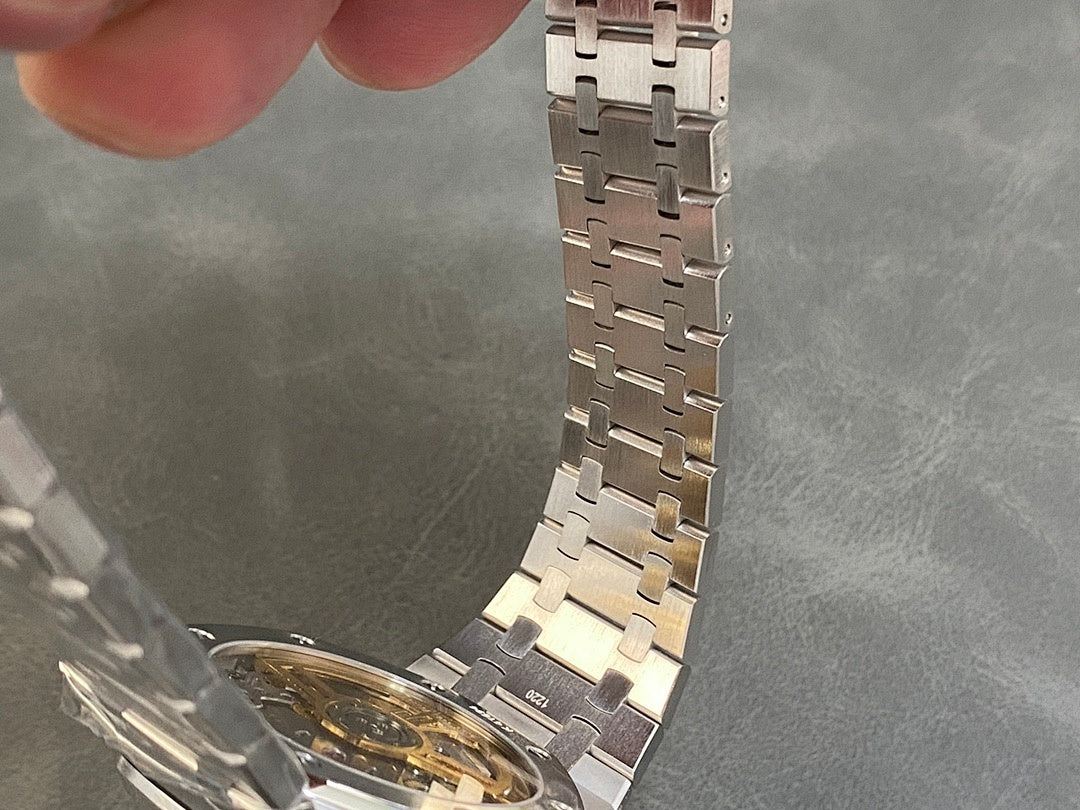 Stainless steel link bracelet with end section and clasp area