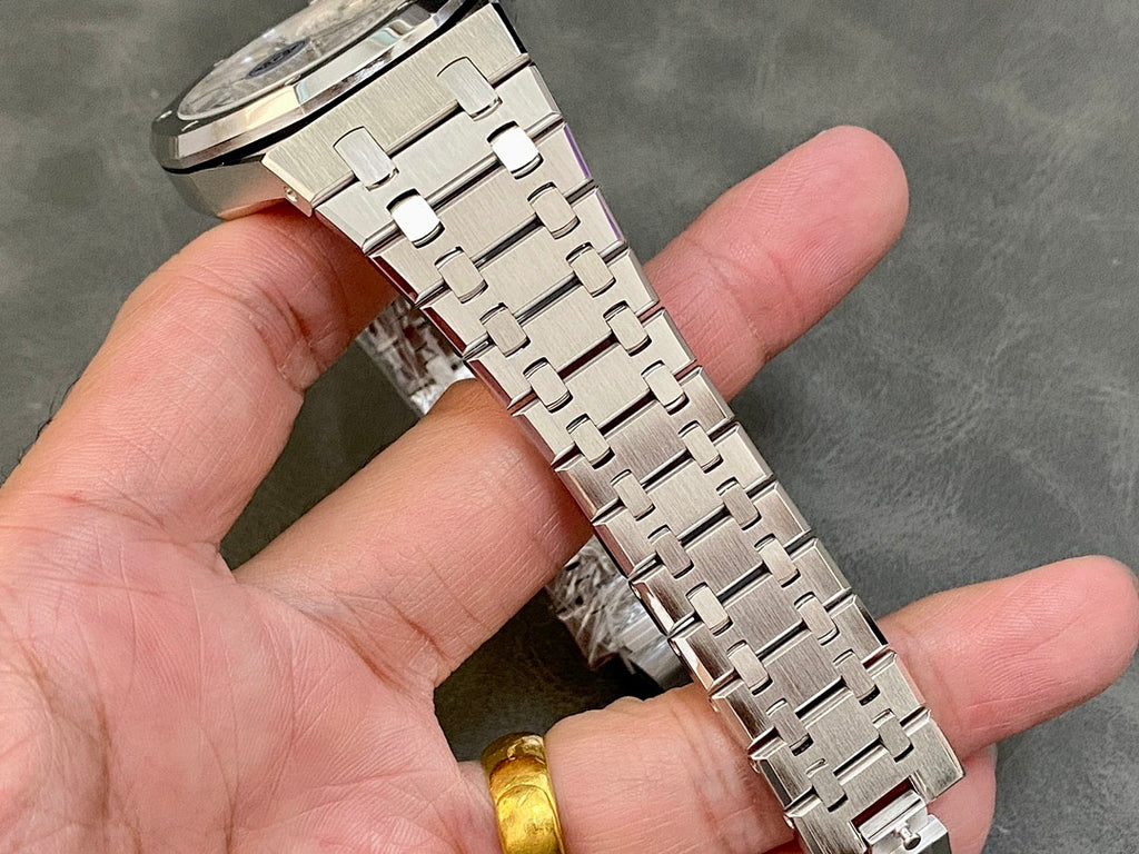 Stainless steel bracelet and watch case with white dial edge in view