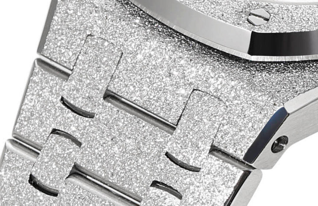 Audemars Piguet clasp and link segments with glittery silver texture