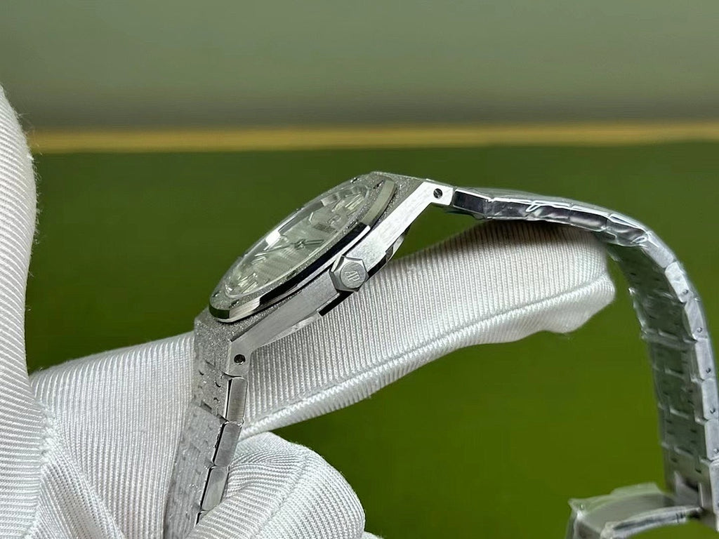 Audemars Piguet Royal Oak watch side profile with steel bracelet links