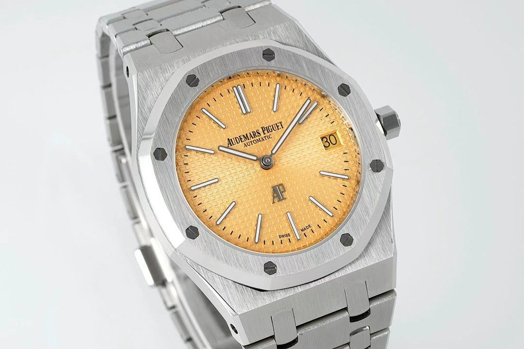 Automatic steel wristwatch three-quarter view with champagne dial and bracelet