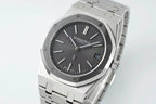 Men's stainless steel wristwatch with dark dial and date window at 18