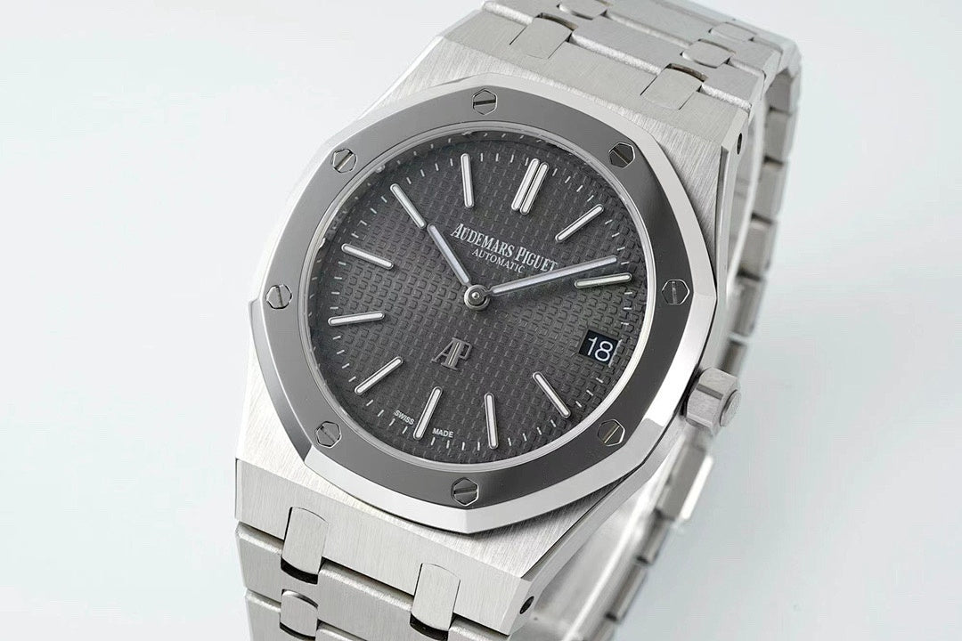 Men's stainless steel wristwatch with dark dial and date window at 18