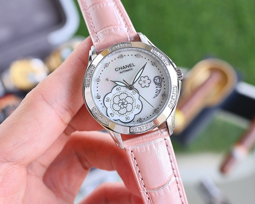 Analog watch with light pink leather strap, silver case, white dial and flower motif