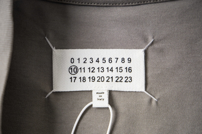 Interior neck size label with numbering and care text