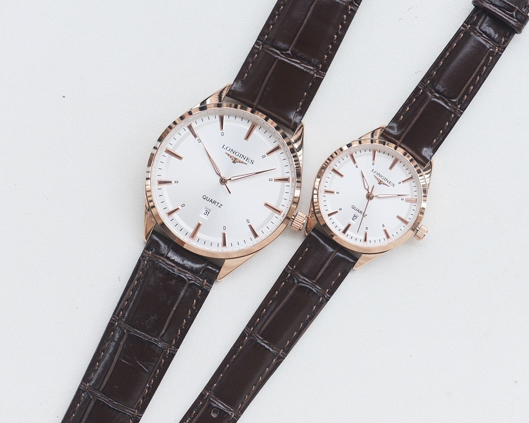 Quartz wristwatches with white dial and brown leather strap, two-pack.