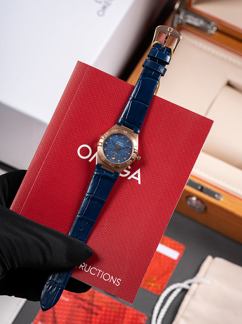 Wristwatch with blue leather strap and round blue dial in red gift box