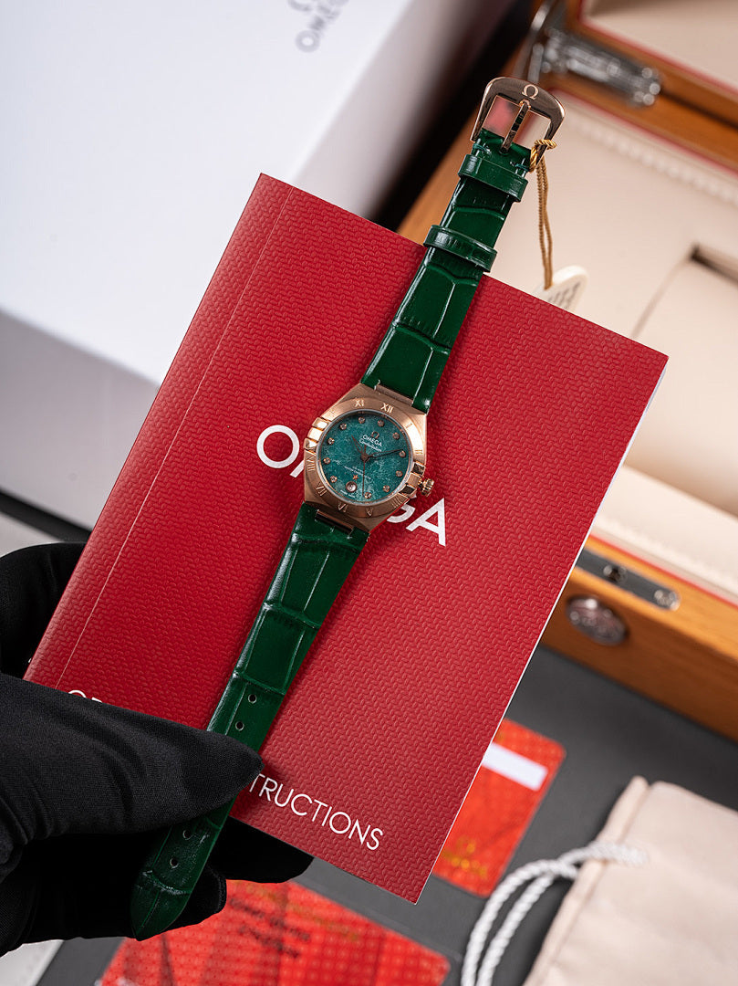 Wristwatch with green leather strap and round teal dial in red gift box