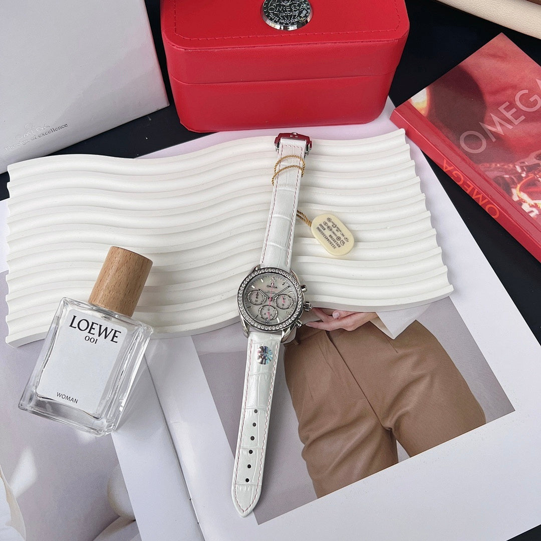 Round dial wristwatch with white leather strap and metal bezel