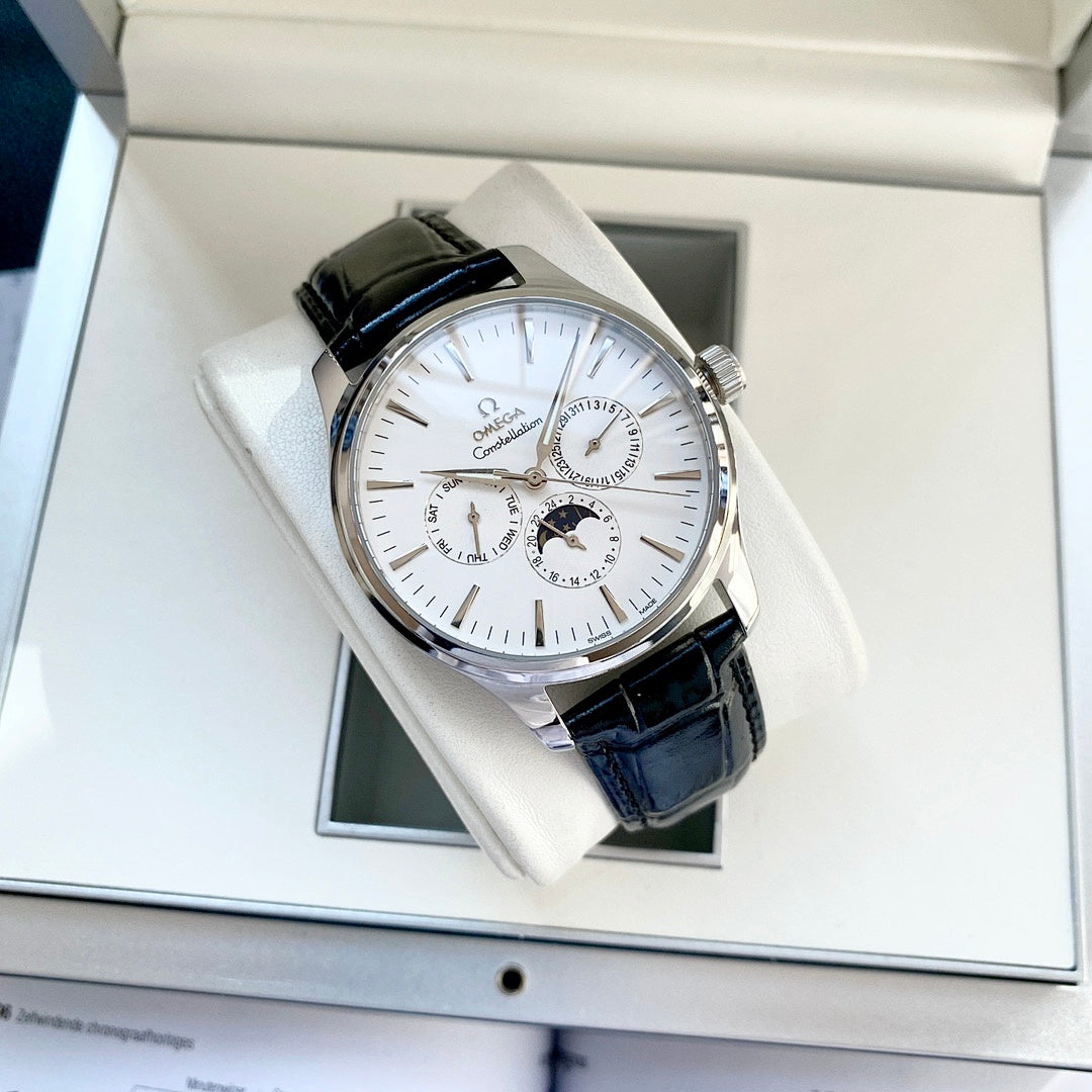 Omega wristwatch in gift box, black leather strap and white dial, silver case