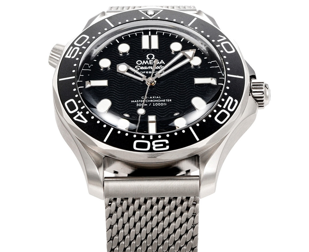 Stainless steel diver wristwatch front view, black dial, rotating dive bezel, mesh band