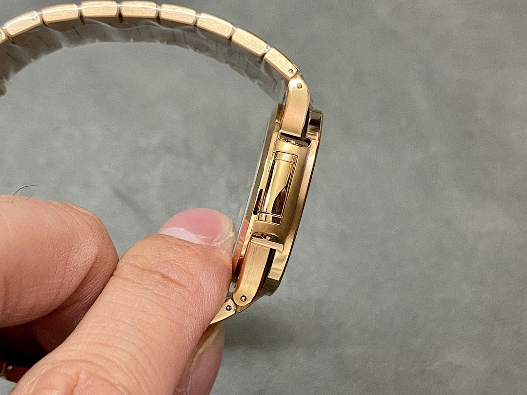 Patek Philippe gold-tone bracelet links, close-up of band