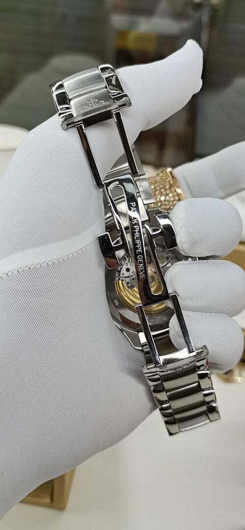 Luxury watch wristwatch with silver metal bracelet and deployant clasp