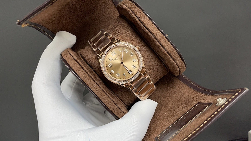 Rose-gold wristwatch with champagne dial on brown leather display