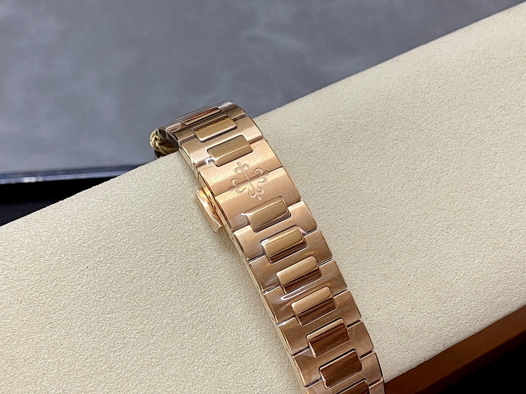 Patek Philippe wristwatch bracelet in gold-tone metal with polished and brushed links