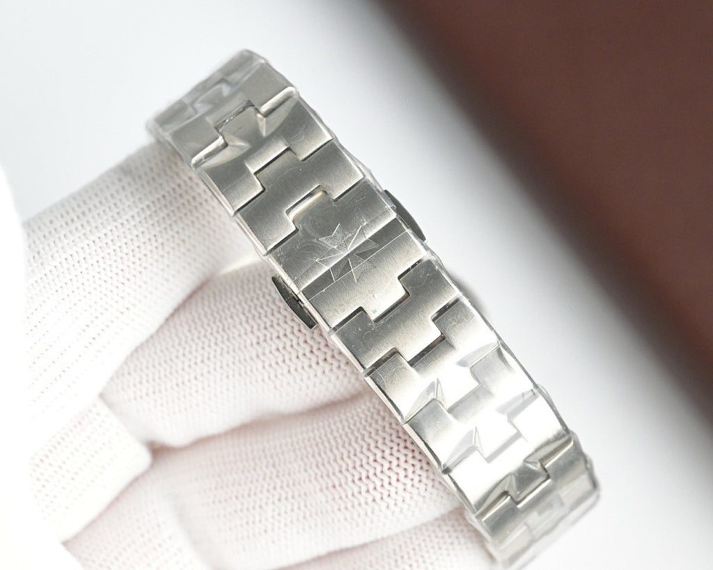 Vacheron Constantin wristwatch bracelet with polished stainless steel links
