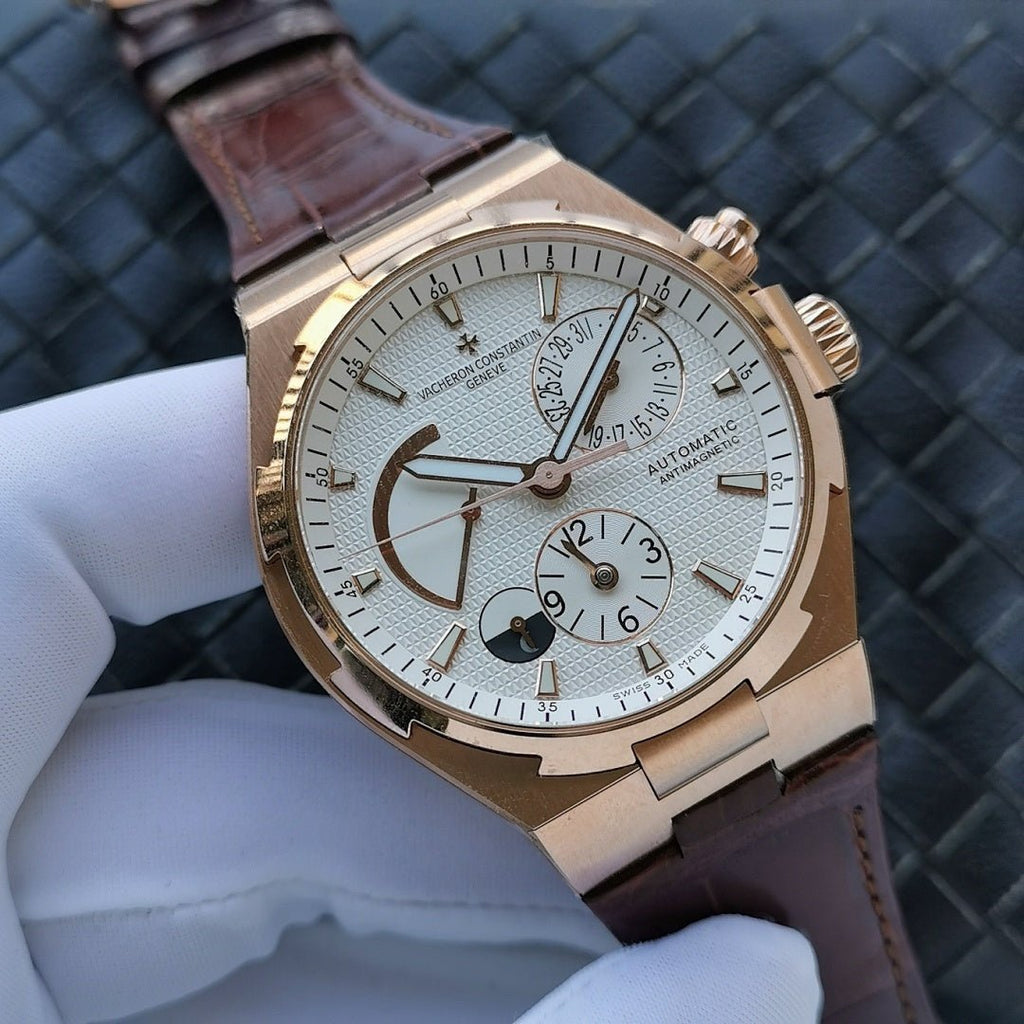 Automatic watch with gold-tone case, white dial, brown leather strap and date window
