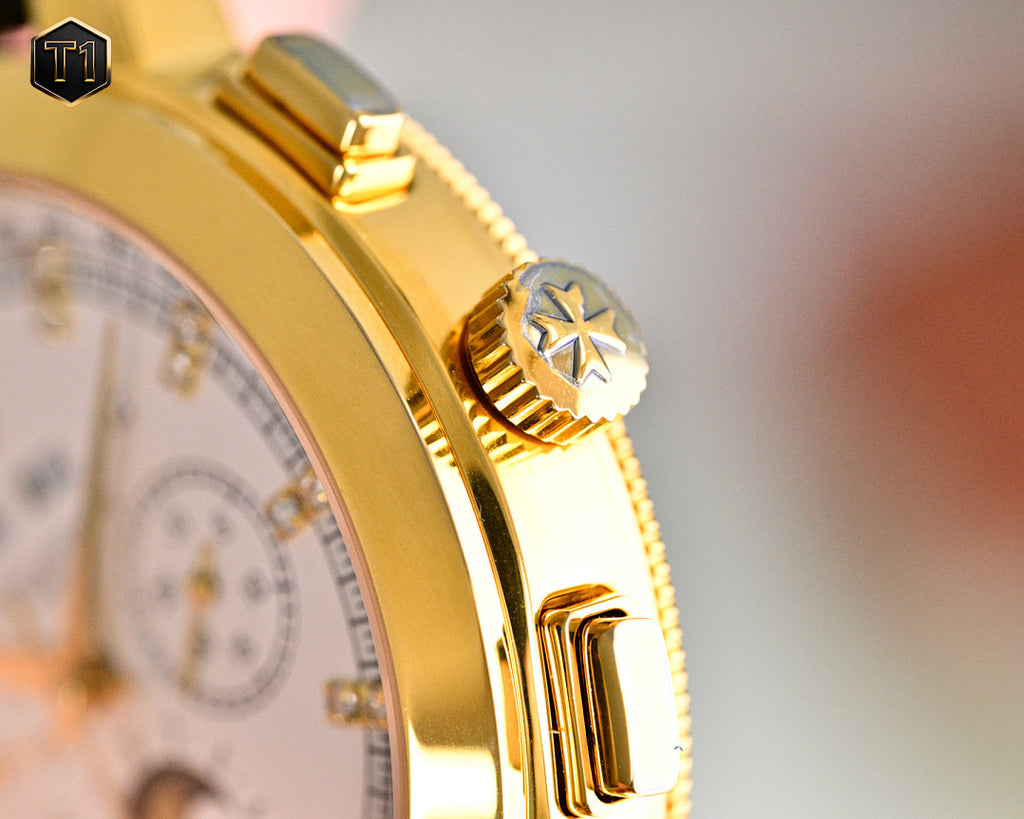 Vacheron Constantin wristwatch gold bezel with crown and textured edge