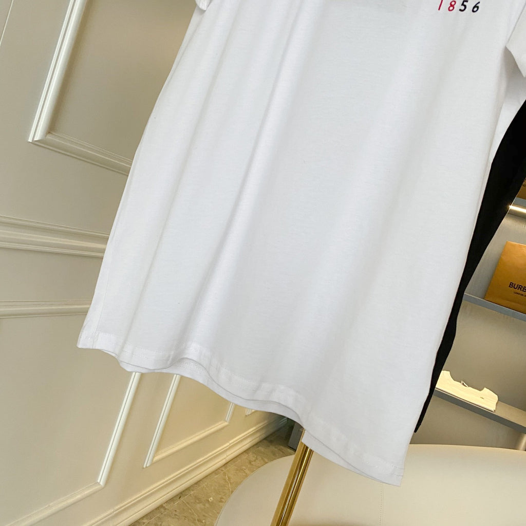 White Burberry T-shirt with straight hem and short sleeves