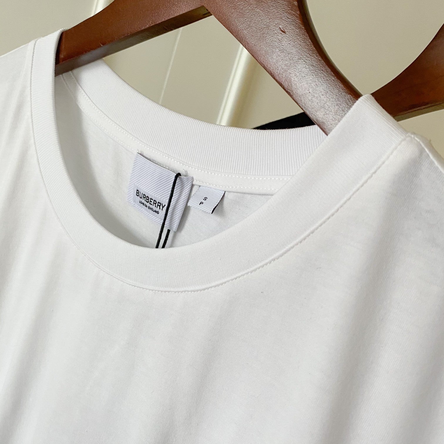 White crewneck Burberry T-shirt with interior neck label
