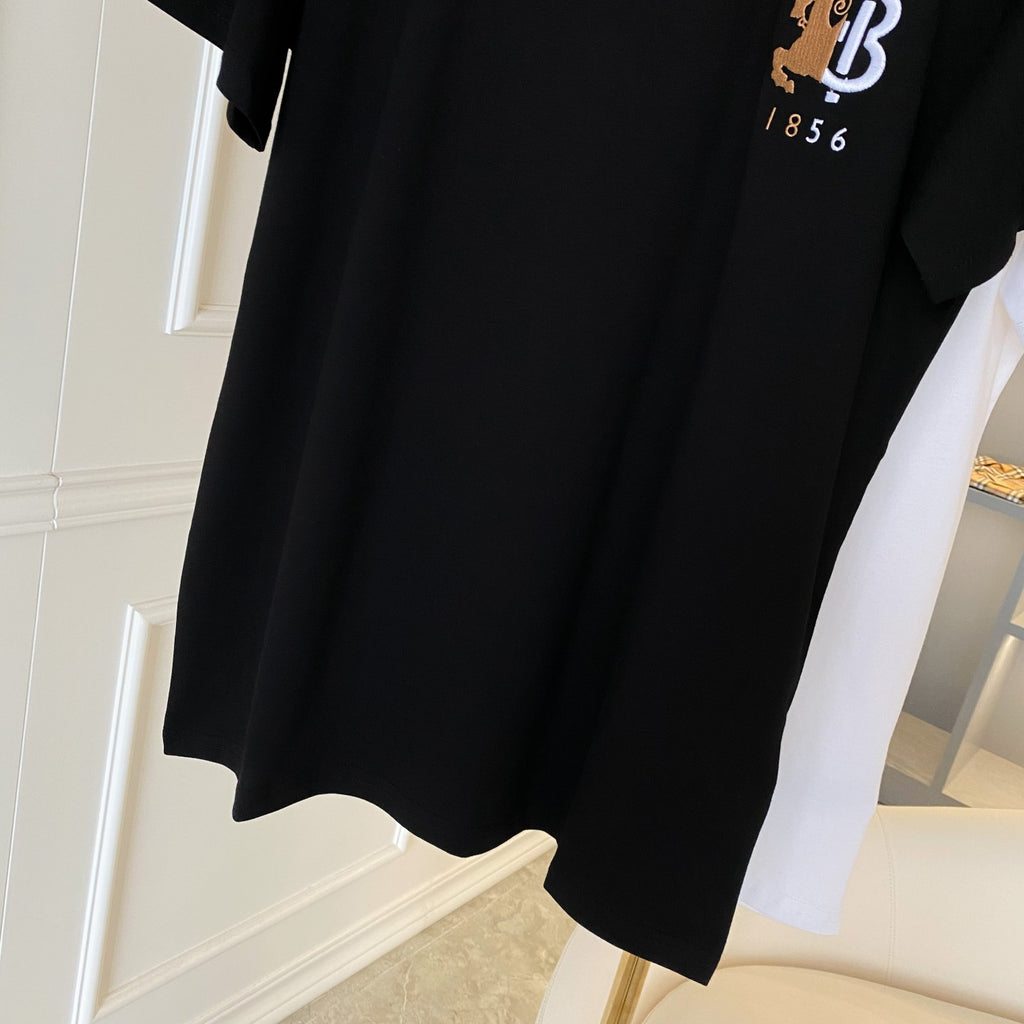 Black Burberry T-shirt with graphic chest logo and straight hem