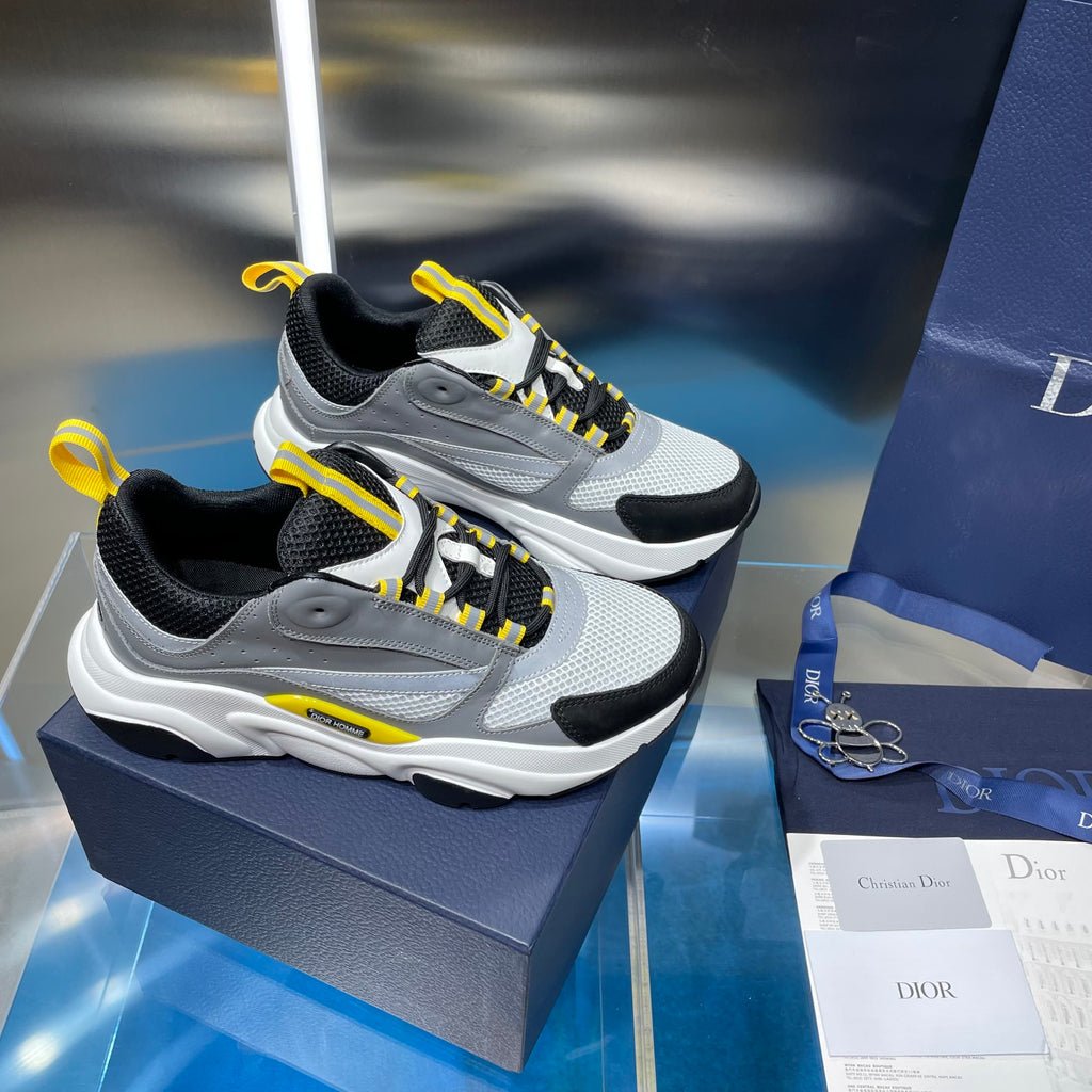 Pair of unisex chunky sneakers, gray mesh and black panels with yellow laces