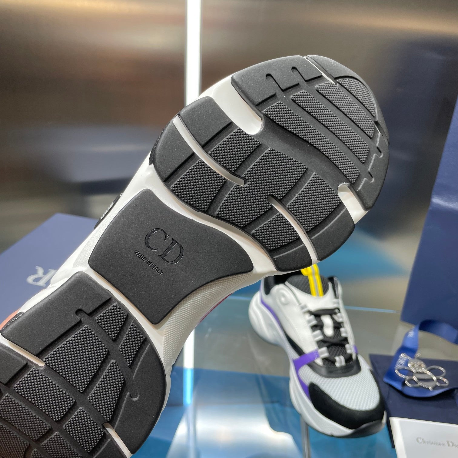 Dior sneakers outsole view, black tread with gray panels and white midsole
