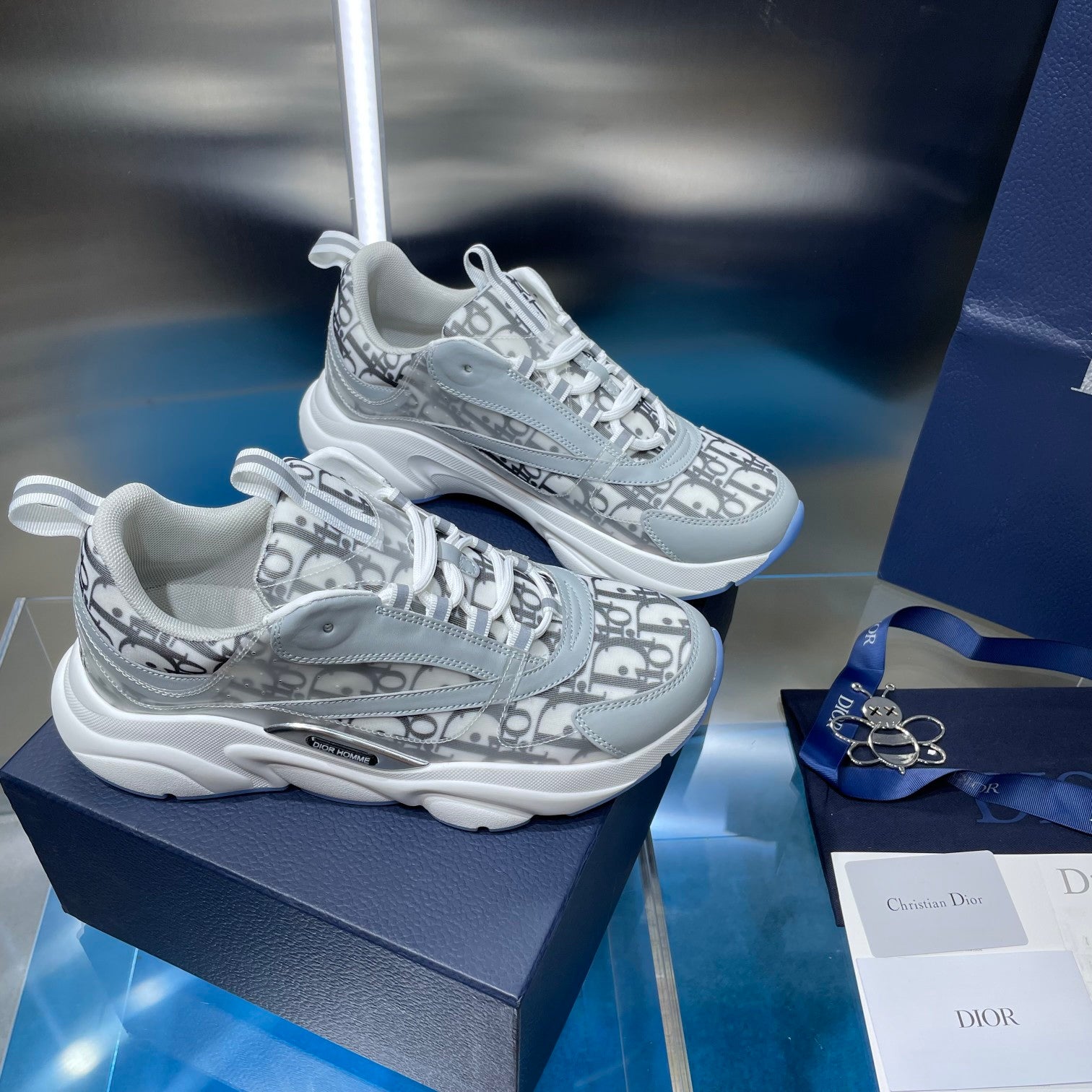 Pair of Dior unisex sneakers with Dior Oblique print and white rubber sole
