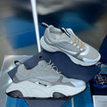 Unisex sneakers in light gray mesh with white sole and gold lace accents
