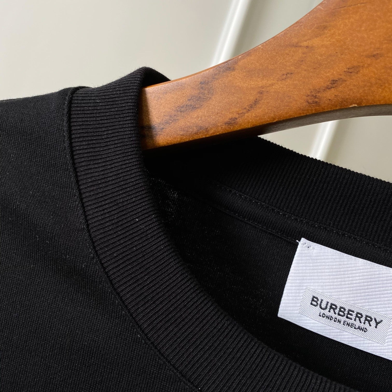 Black T-shirt crew neck with inner neck label and ribbed collar trim
