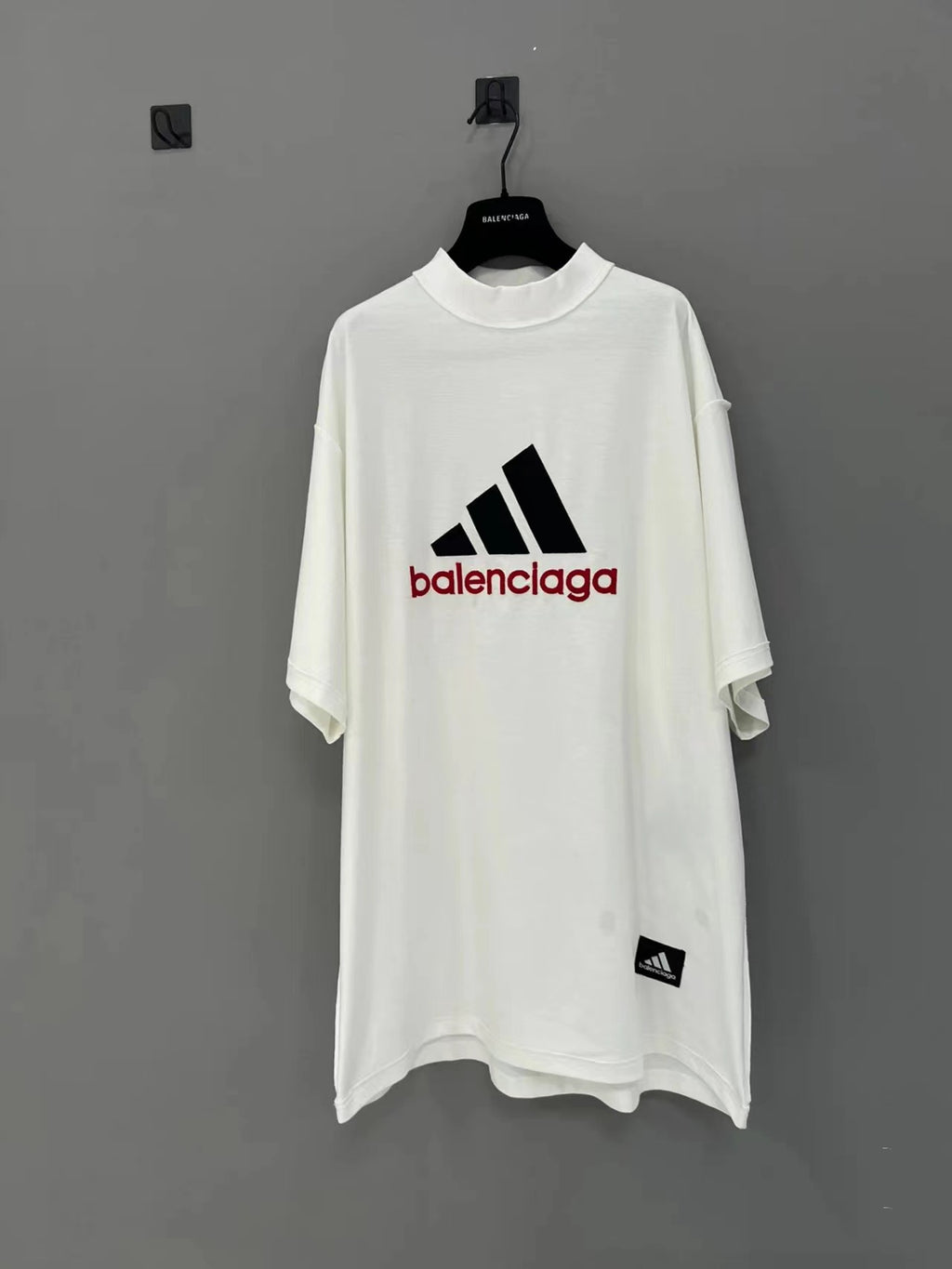 White short-sleeve T-shirt with Balenciaga logo front and crew neck