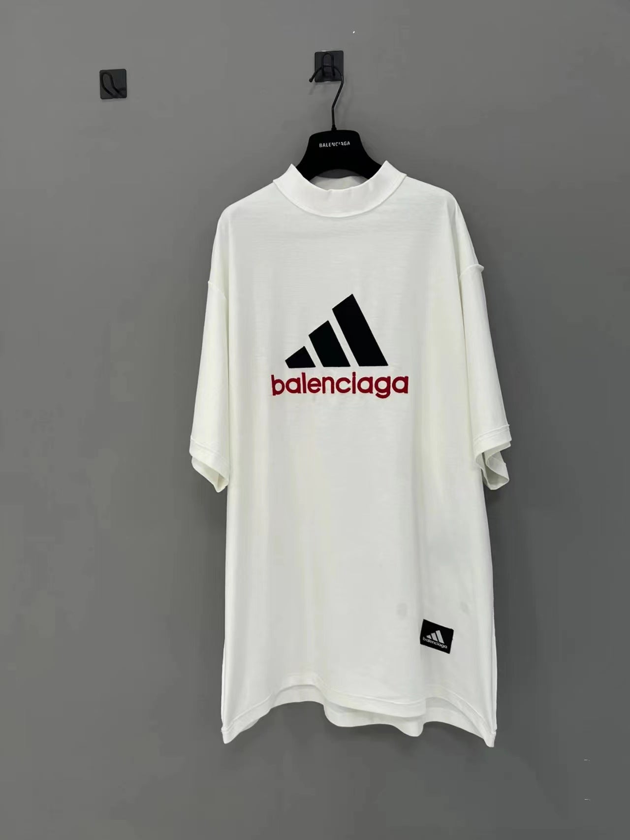 White short-sleeve T-shirt with Balenciaga logo front and crew neck