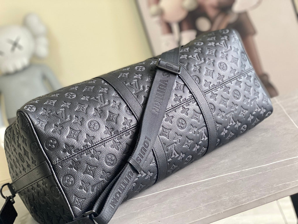 Men's Louis Vuitton monogram duffel bag, dark gray, side profile and strap