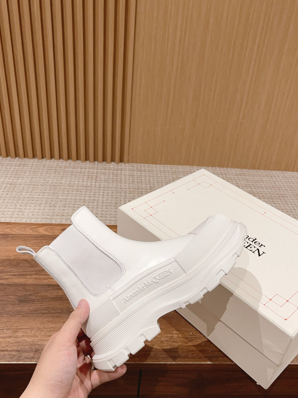 White Chelsea boot with elastic gore and chunky white sole, slip-on style