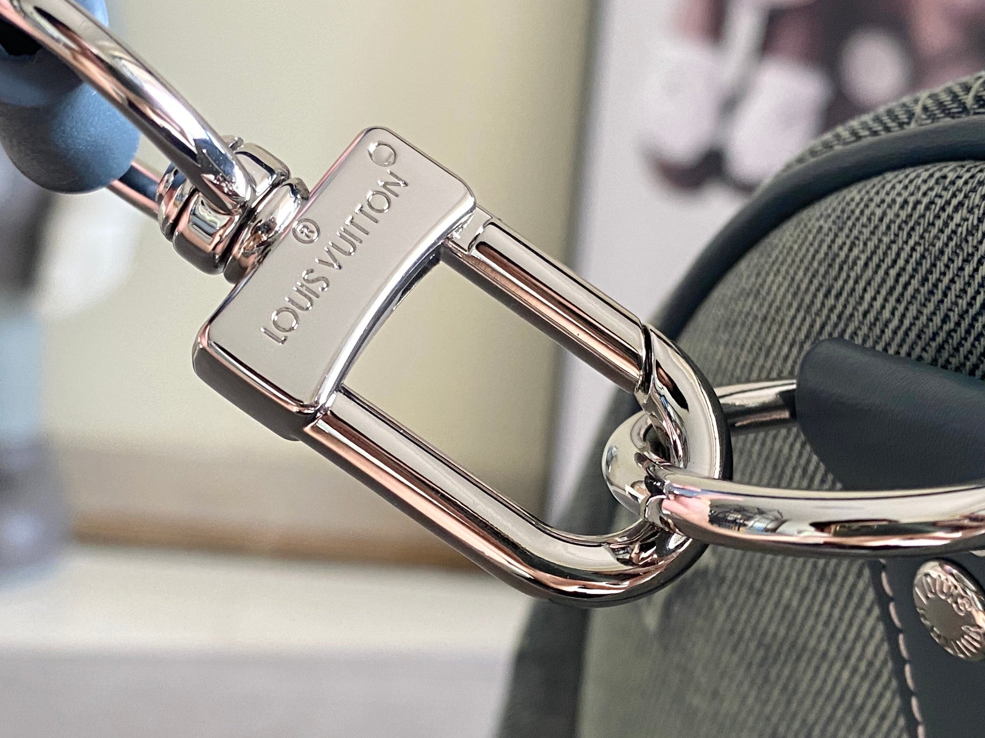 Louis Vuitton men’s bag hardware, silver D-ring clasp and blue strap