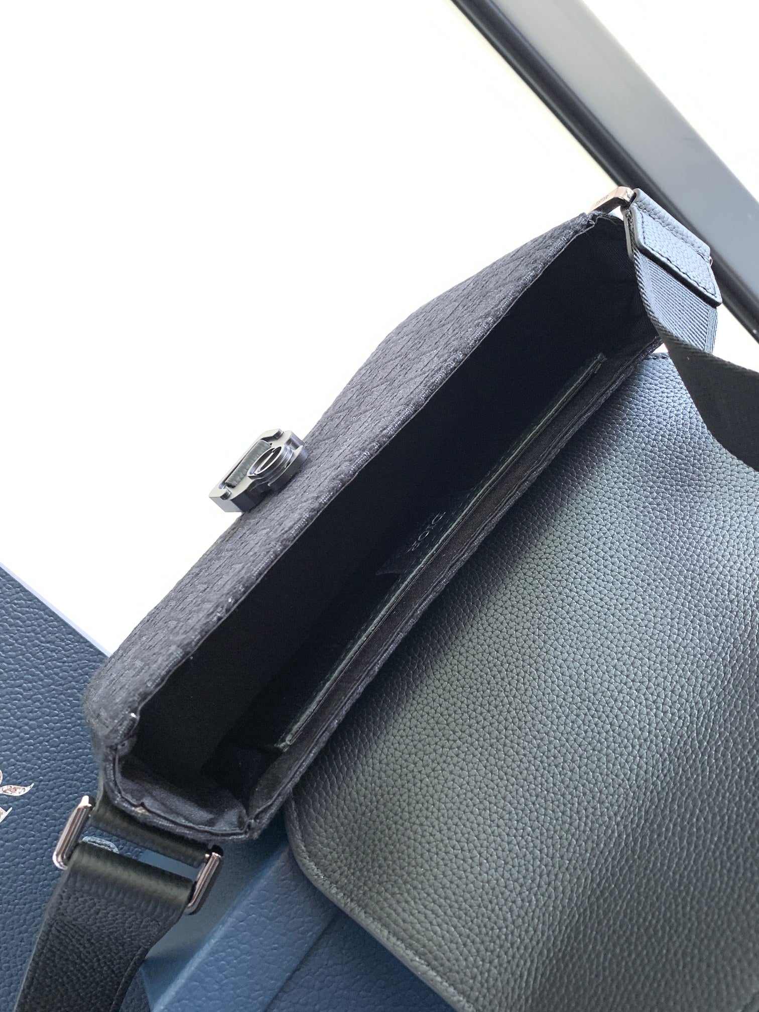 Dior crossbody bag open top with adjustable strap and inner lining