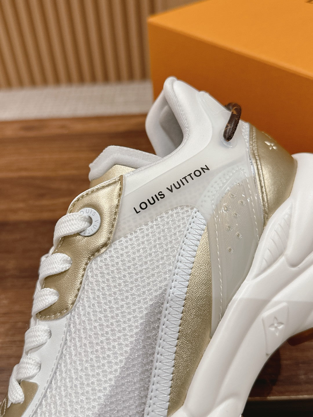 White Louis Vuitton unisex sneaker heel, gold logo on collar and lace-up