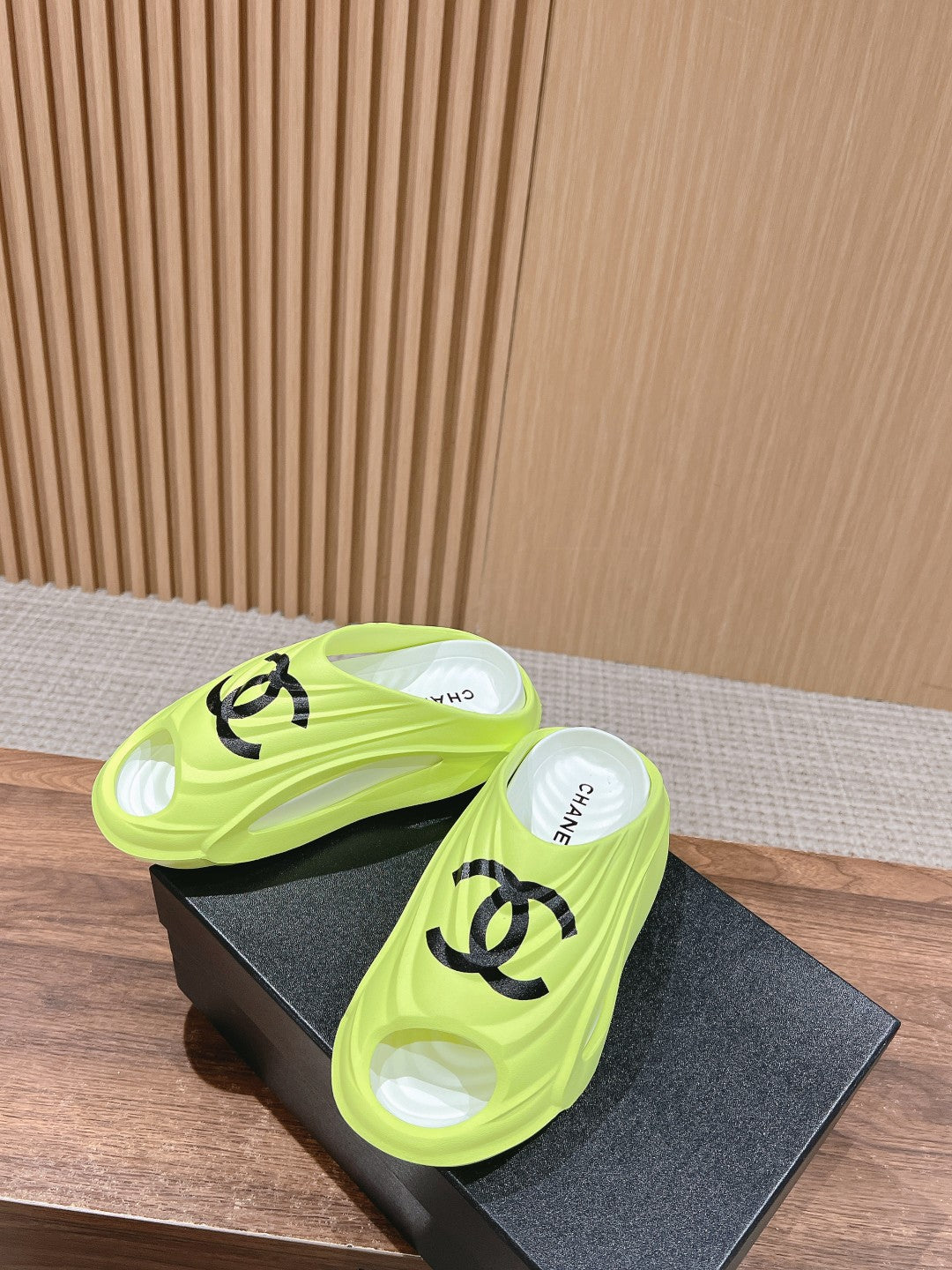 Luxury Shoes Chanel Unisex