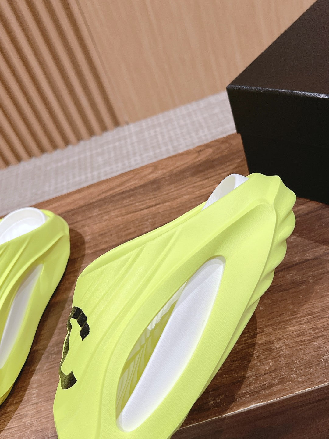 Luxury Shoes Chanel Unisex