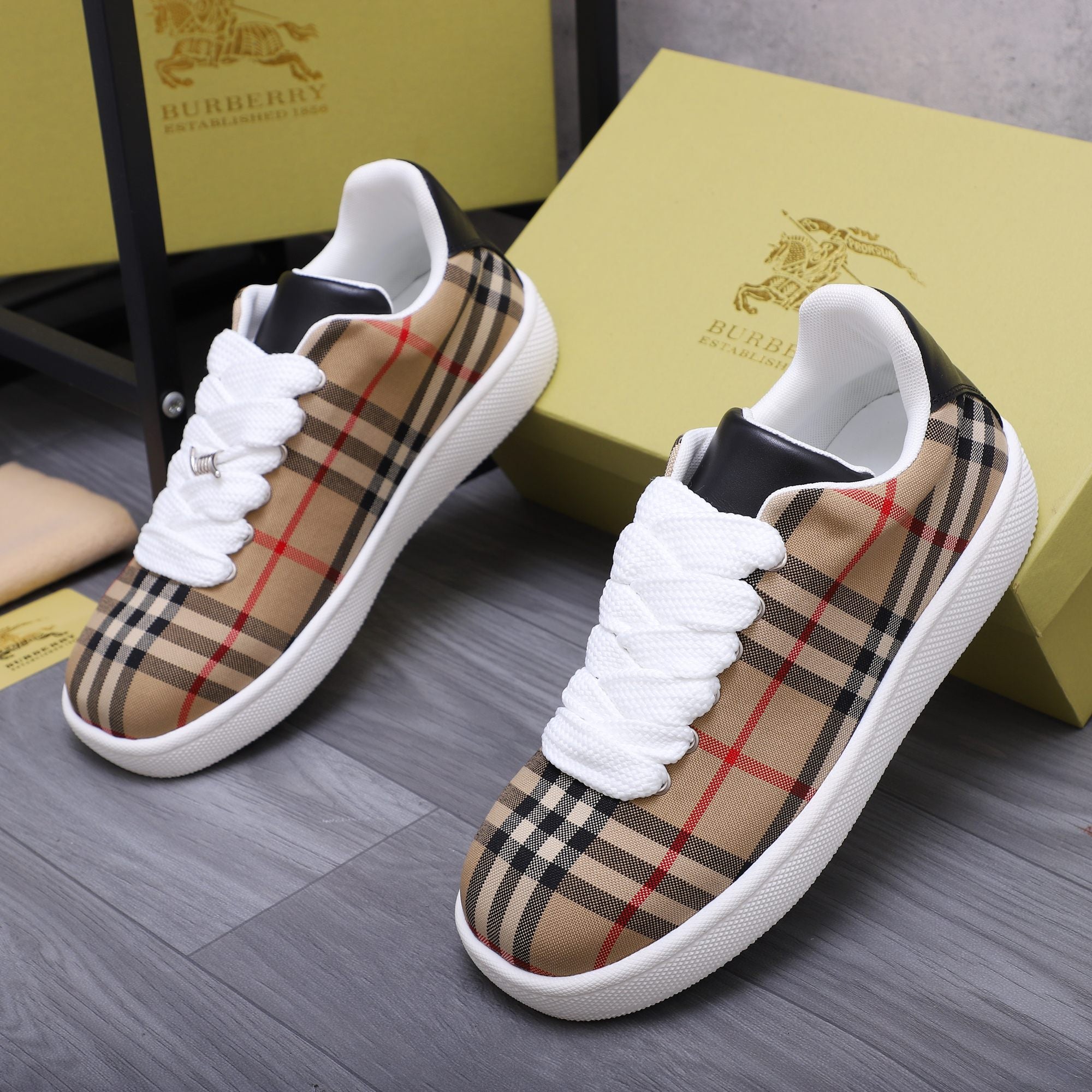 Luxury Shoes Burberry